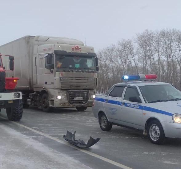 Фото Две женщины и двое детей пострадали в массовой аварии под Новосибирском 3